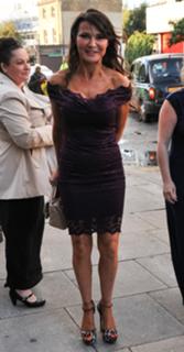 Lizzie Cundy feet photo thumbnail