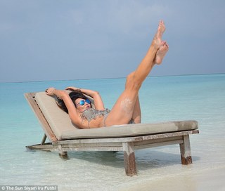 Lizzie Cundy feet photo thumbnail