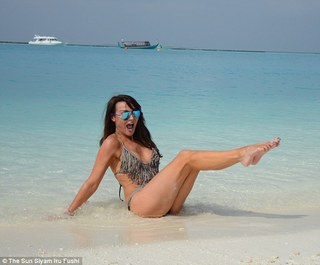 Lizzie Cundy feet photo thumbnail