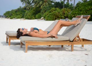Lizzie Cundy feet photo thumbnail