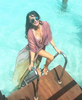 Lizzie Cundy feet photo thumbnail