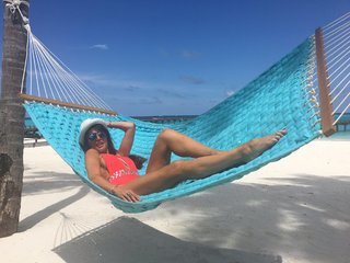 Lizzie Cundy feet photo thumbnail
