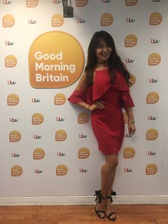 Lizzie Cundy feet photo thumbnail