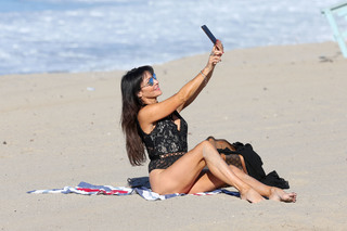 Lizzie Cundy feet photo thumbnail