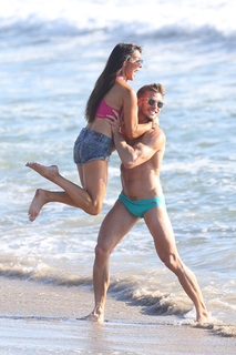 Lizzie Cundy feet photo thumbnail