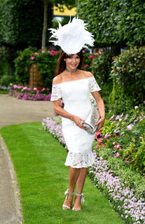 Lizzie Cundy feet photo thumbnail