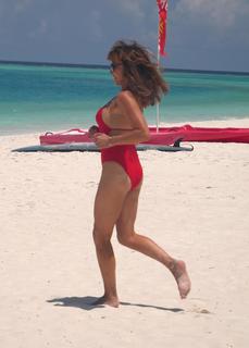 Lizzie Cundy feet photo thumbnail