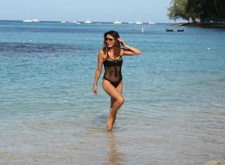 Lizzie Cundy feet photo thumbnail