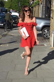 Lizzie Cundy feet photo thumbnail