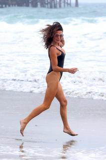 Lizzie Cundy feet photo thumbnail