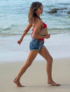 Lizzie Cundy feet photo thumbnail