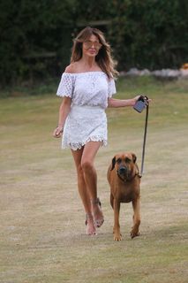 Lizzie Cundy feet photo thumbnail
