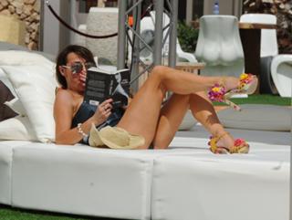 Lizzie Cundy feet photo thumbnail