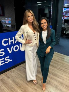 Lizzie Cundy feet photo thumbnail