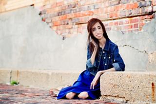 Lizzie Velasquez feet photo 4