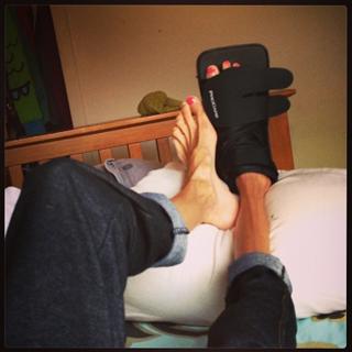 Lizzie Velasquez feet photo 1