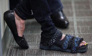 Lizzie Velasquez feet photo 3
