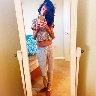 Lizzie Velasquez feet photo 10