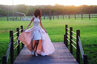 Lizzie Velasquez feet photo 3