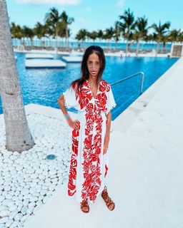 Lizzie Velasquez feet photo 4
