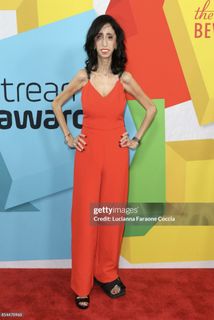 Lizzie Velasquez feet photo 2