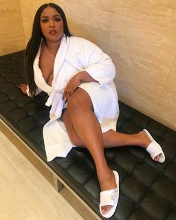 Lizzo feet photo thumbnail
