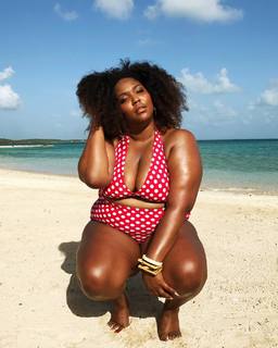 Lizzo feet photo thumbnail