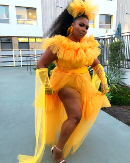 Lizzo feet photo thumbnail
