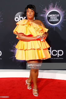 Lizzo feet photo thumbnail