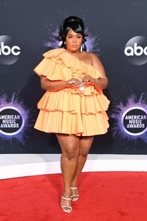 Lizzo feet photo thumbnail