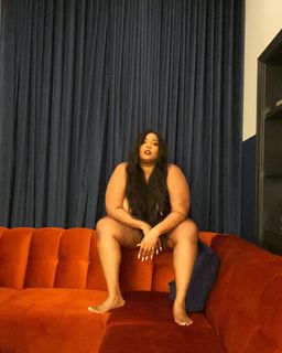 Lizzo feet photo thumbnail