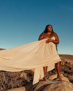Lizzo feet photo thumbnail