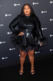 Lizzo feet photo thumbnail