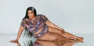 Lizzo feet photo thumbnail