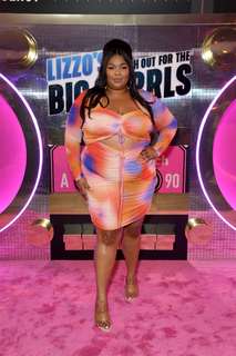 Lizzo feet photo thumbnail