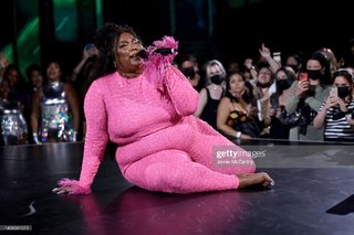 Lizzo feet photo thumbnail