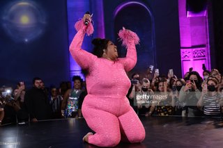 Lizzo feet photo thumbnail
