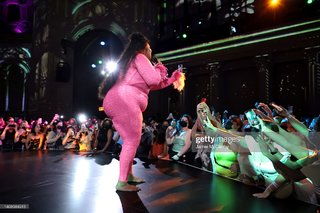 Lizzo feet photo thumbnail