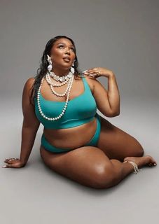 Lizzo feet photo thumbnail
