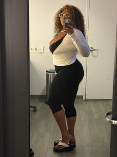 Lizzo feet photo 3
