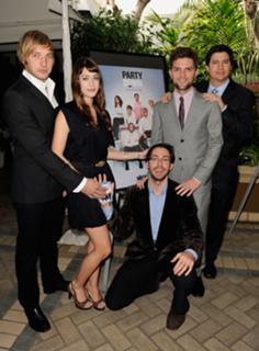 Lizzy Caplan feet photo thumbnail