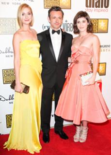 Lizzy Caplan feet photo thumbnail