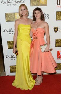 Lizzy Caplan feet photo thumbnail