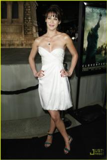 Lizzy Caplan feet photo thumbnail