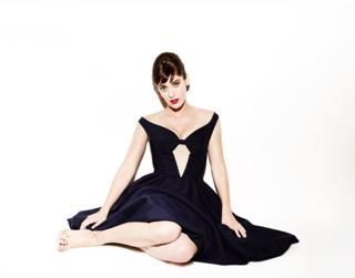 Lizzy Caplan feet photo thumbnail