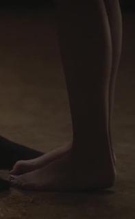 Lizzy Caplan feet photo thumbnail