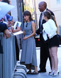 Lizzy Caplan feet photo thumbnail