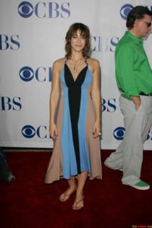 Lizzy Caplan feet photo thumbnail
