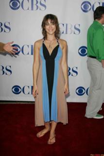 Lizzy Caplan feet photo thumbnail