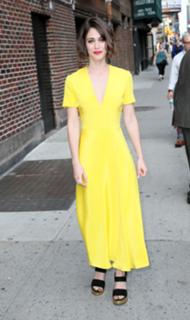 Lizzy Caplan feet photo thumbnail